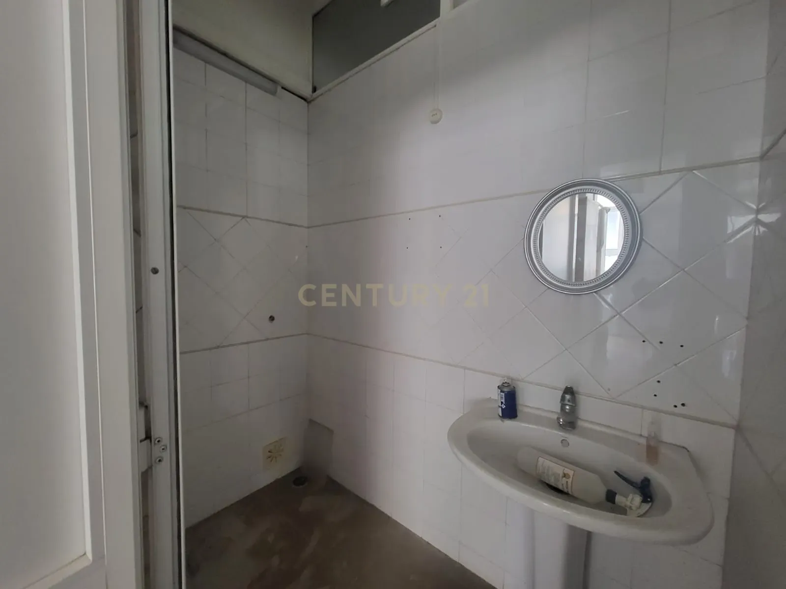Fotografia 9 de Loja para Arrendamento | 97,60 m² | Baixa da Banheira | 850€/mês