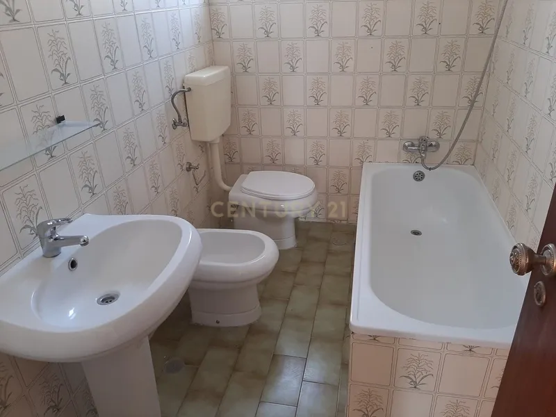Andar de Moradia T2 com Logradouro e Garagem, na Quinta do Conde - Image 12