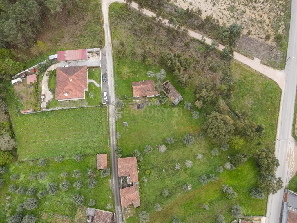 Moradia T3 para recuperar com terreno a 1,5km do centro de Vila Nova de Poiares - Image 5