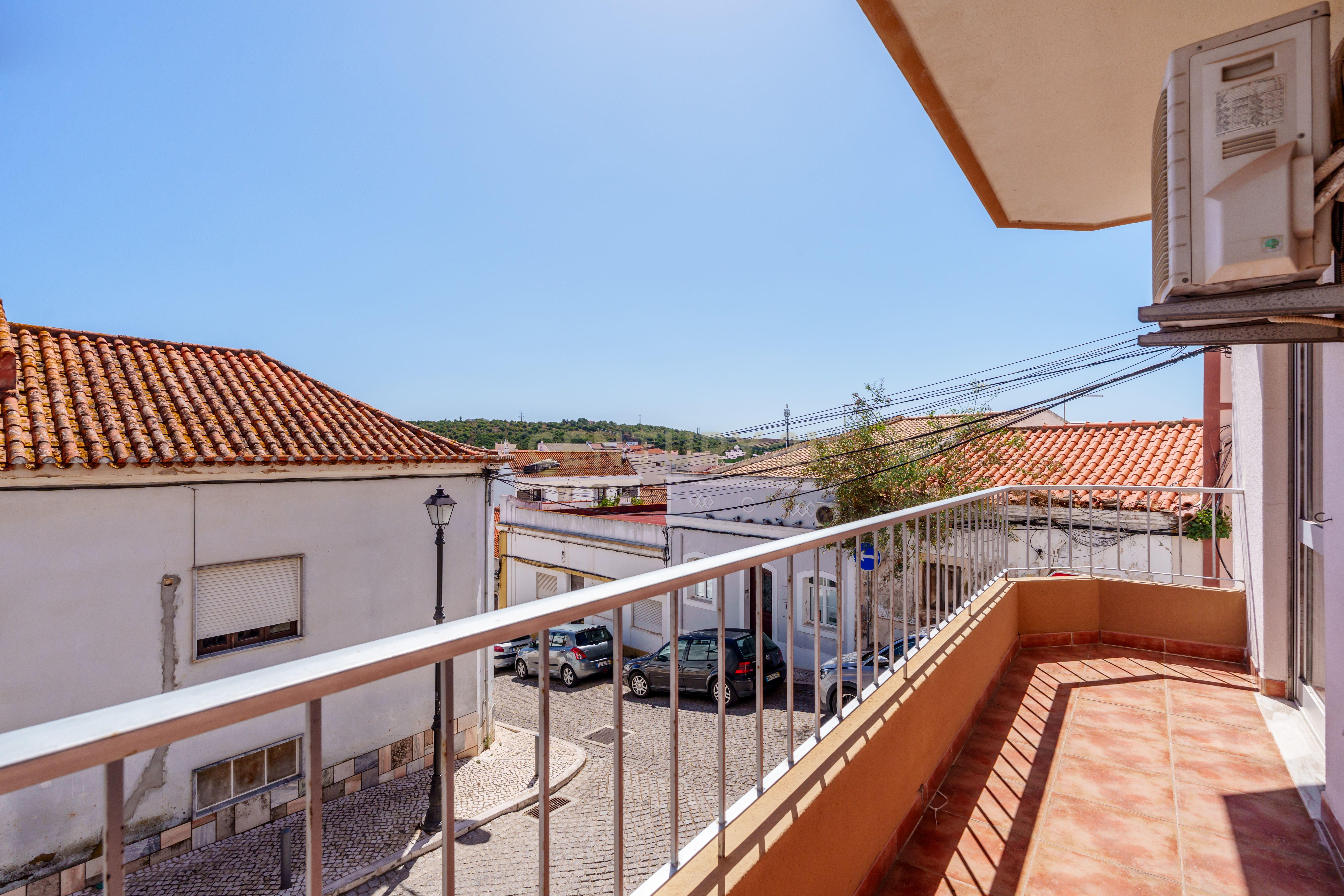 Fotografia 11 de T2 renovado com varanda e terraço no Centro Histórico de Silves
