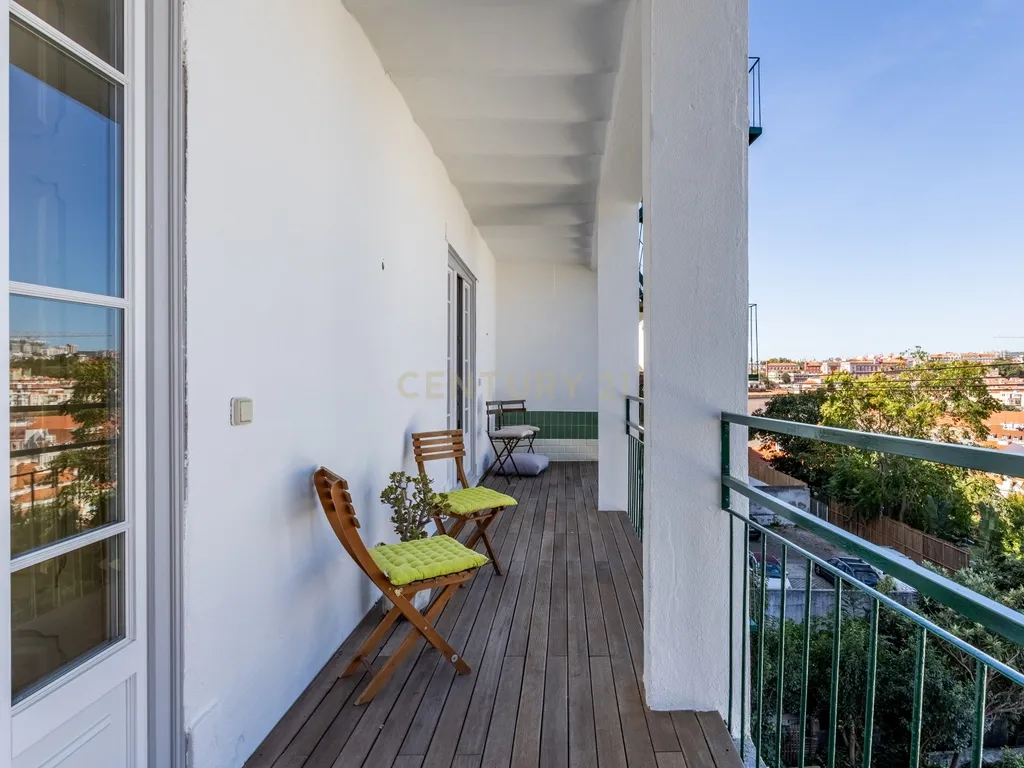 Apartamento T3 com charme lisboeta e vista sobre a cidade - Image 13