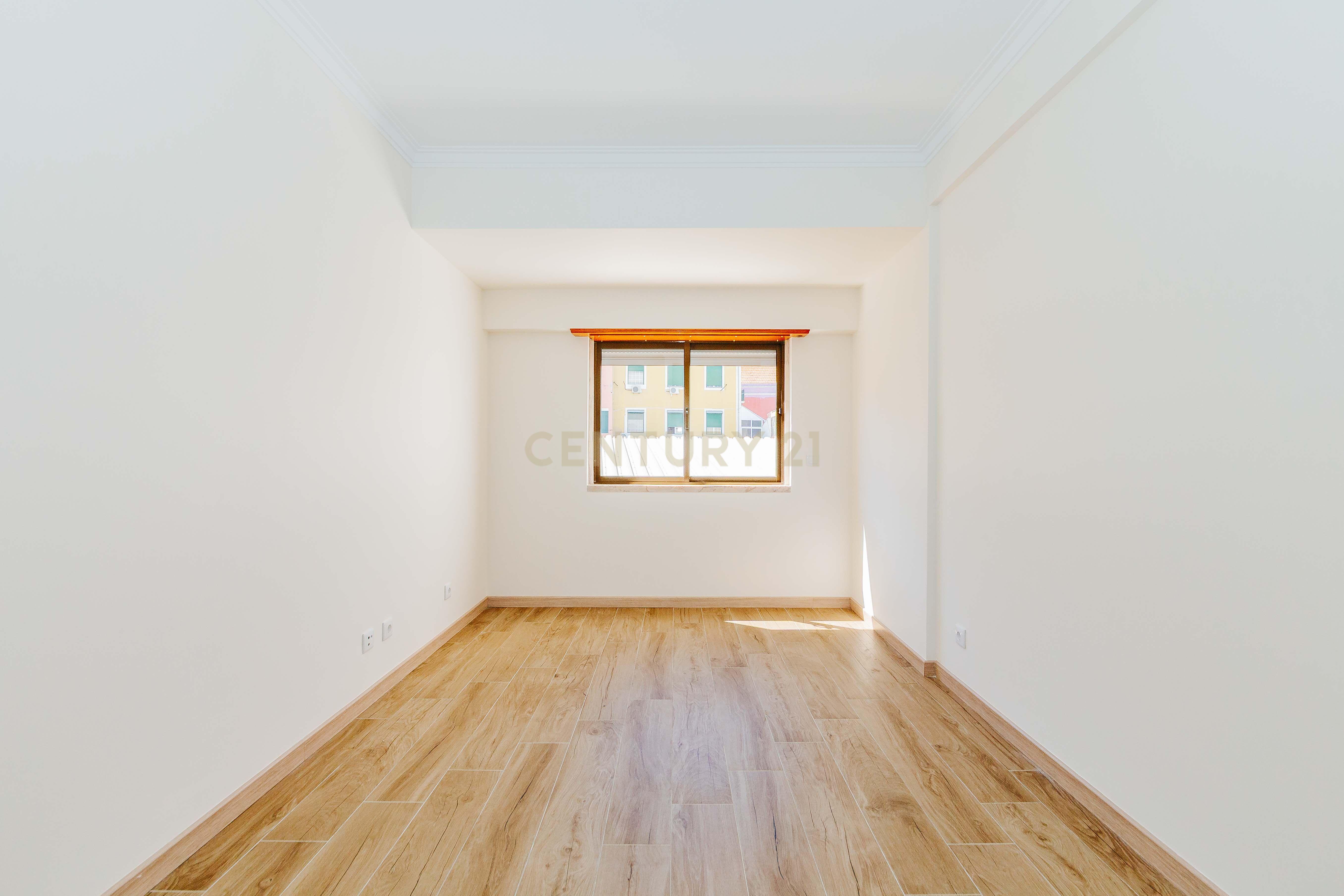 Apartamento T3 Renovado com Vista Rio em Santa Apolónia – Viva no Coração de Lisboa - Image 34