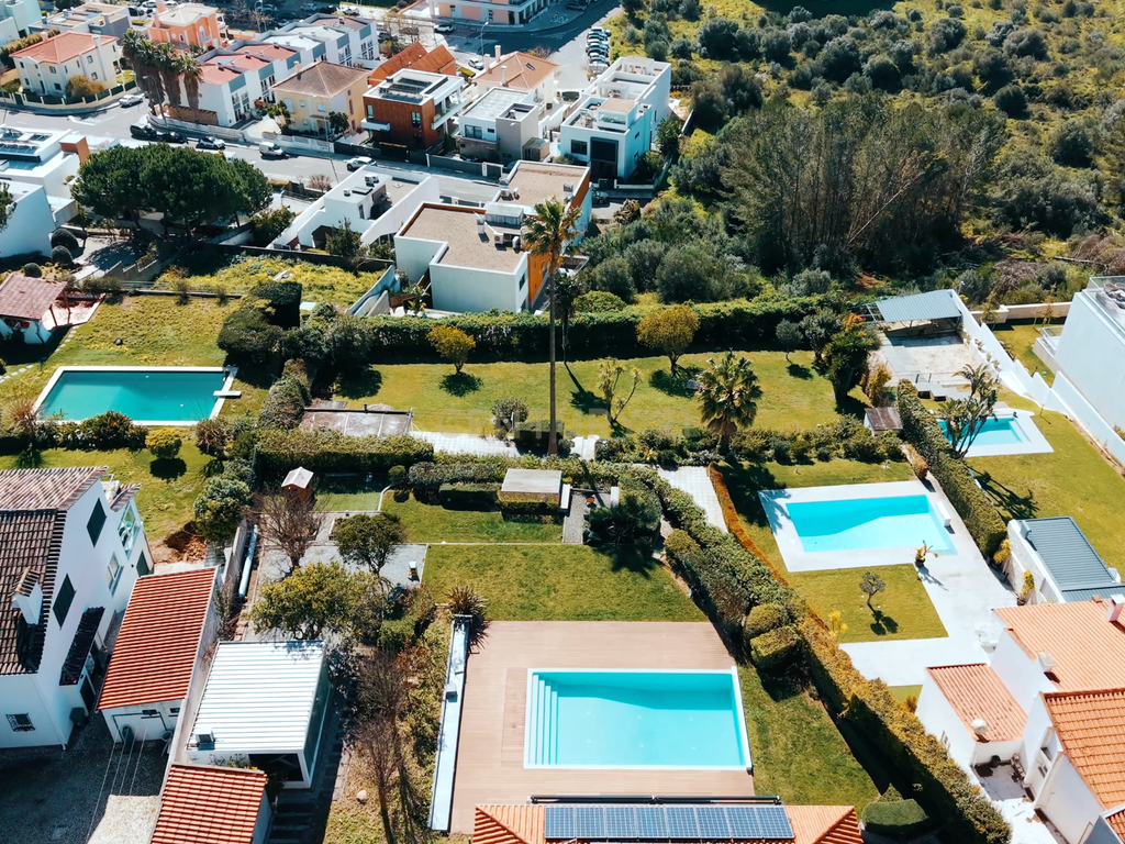 Terreno Urbano com Vista Mar na Parede, Cascais - Image 3