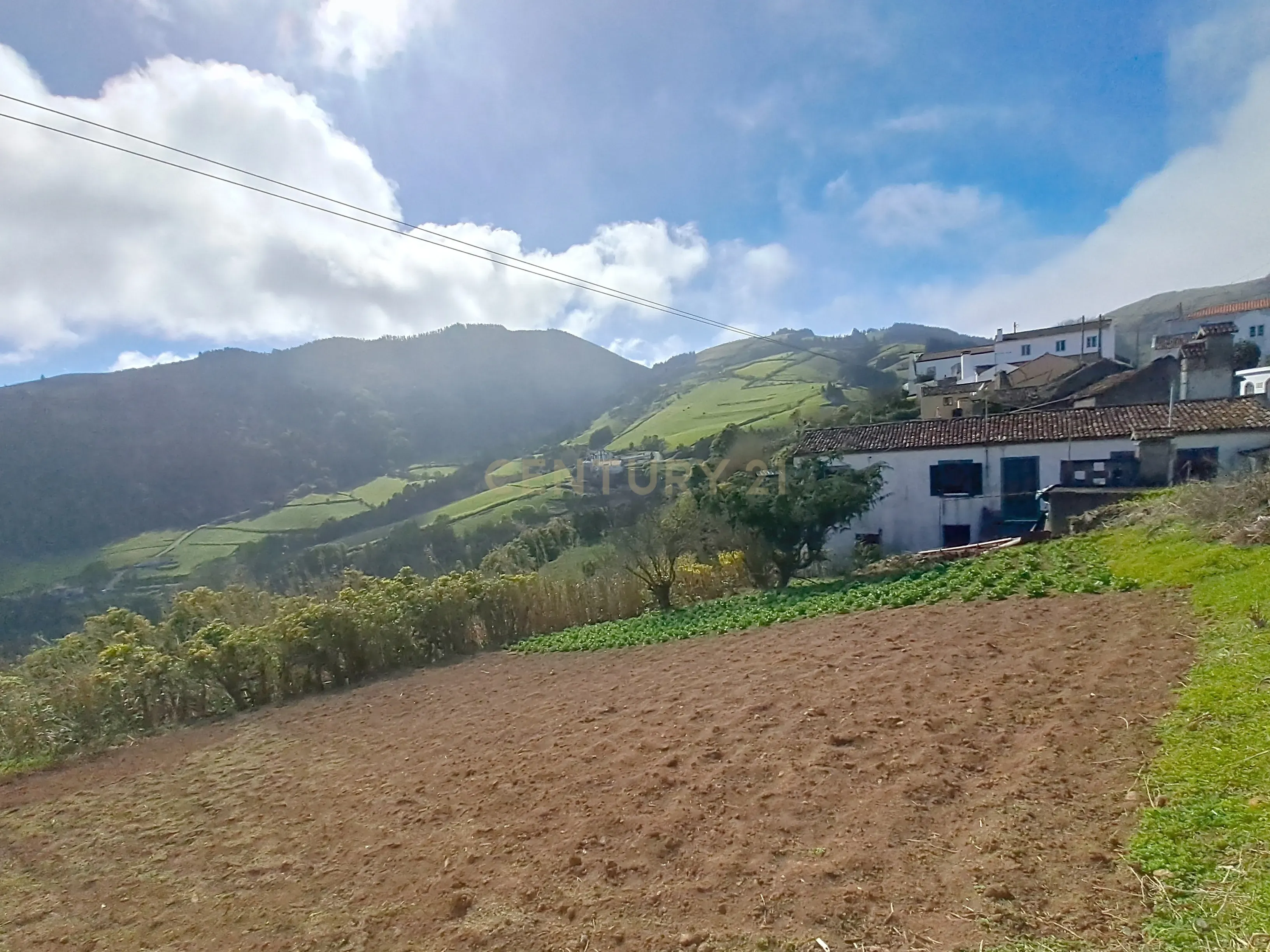 Casa T1 + 1 em Povoação, Ilha de São Miguel - Tranquilidade e Luz Natural - Image 1