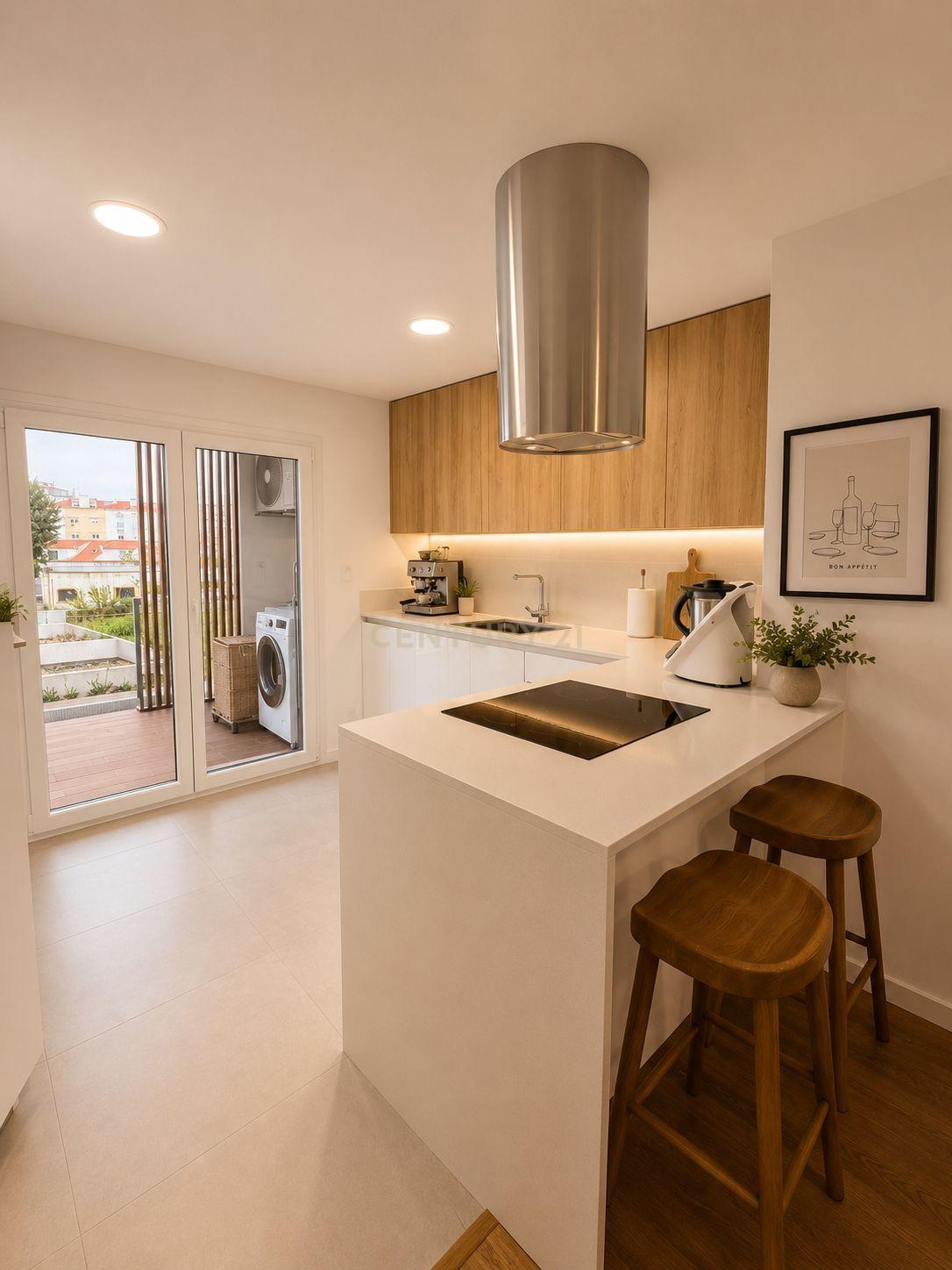 Fotografia 6 de Apartamento T3 com Churrasqueira e Garagem Box - Torre da Marinha | Seixal