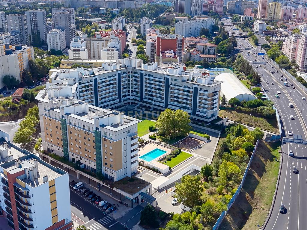 Apartamento T2 de Luxo Mobilado para arrendamento no Condomínio Pateo Central - Image 6