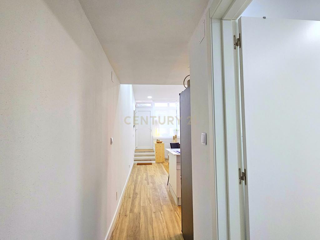 Encantadora Moradia Duplex T1 Totalmente Remodelada em Setúbal - Image 20