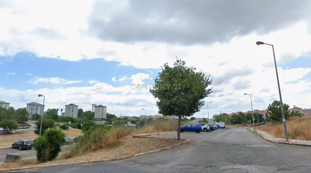 Lote terreno com área de 873,20 m2 para construção de 8 fogos - Image 5