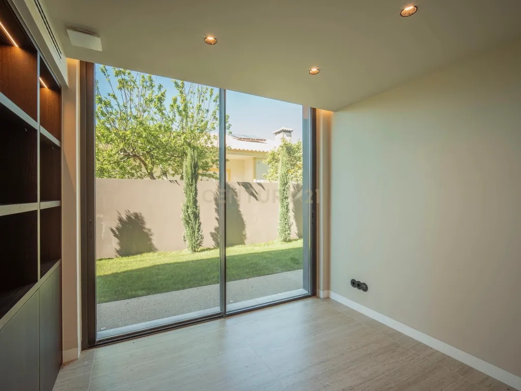 Moradia T4 na Verdizela — Design, Luz e Piscina num Terreno de 1.032 m² - Image 18