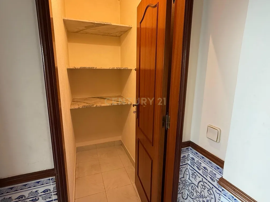 Andar de moradia com 3 quartos para arrendamento em Casal de Cambra - Image 3