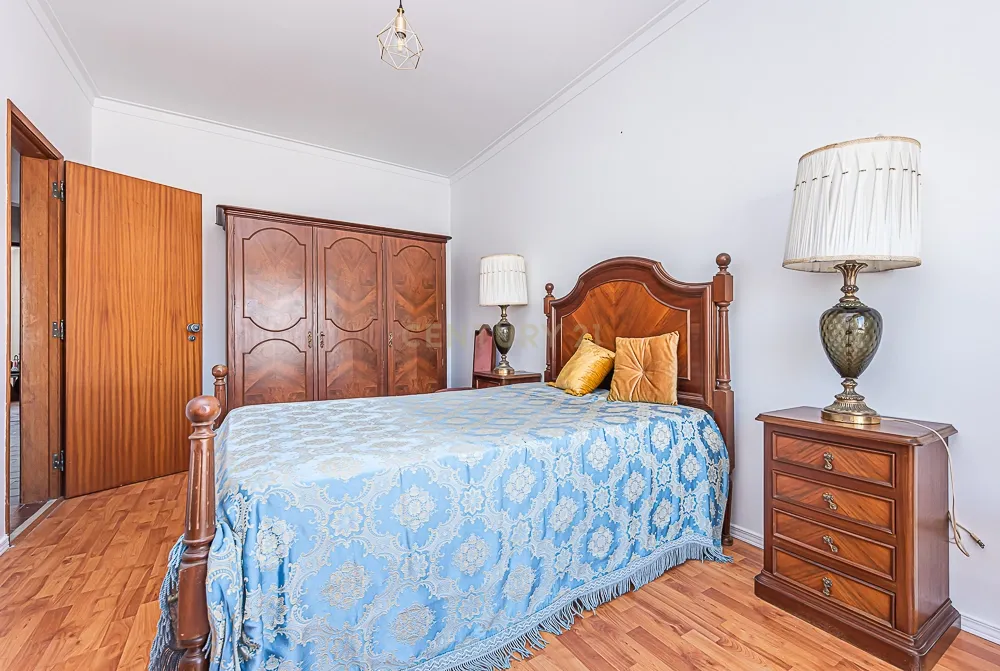 Apartamento T3 em bom estado de conservação com áreas generosas, S. Sebastião, Setúbal - Image 13