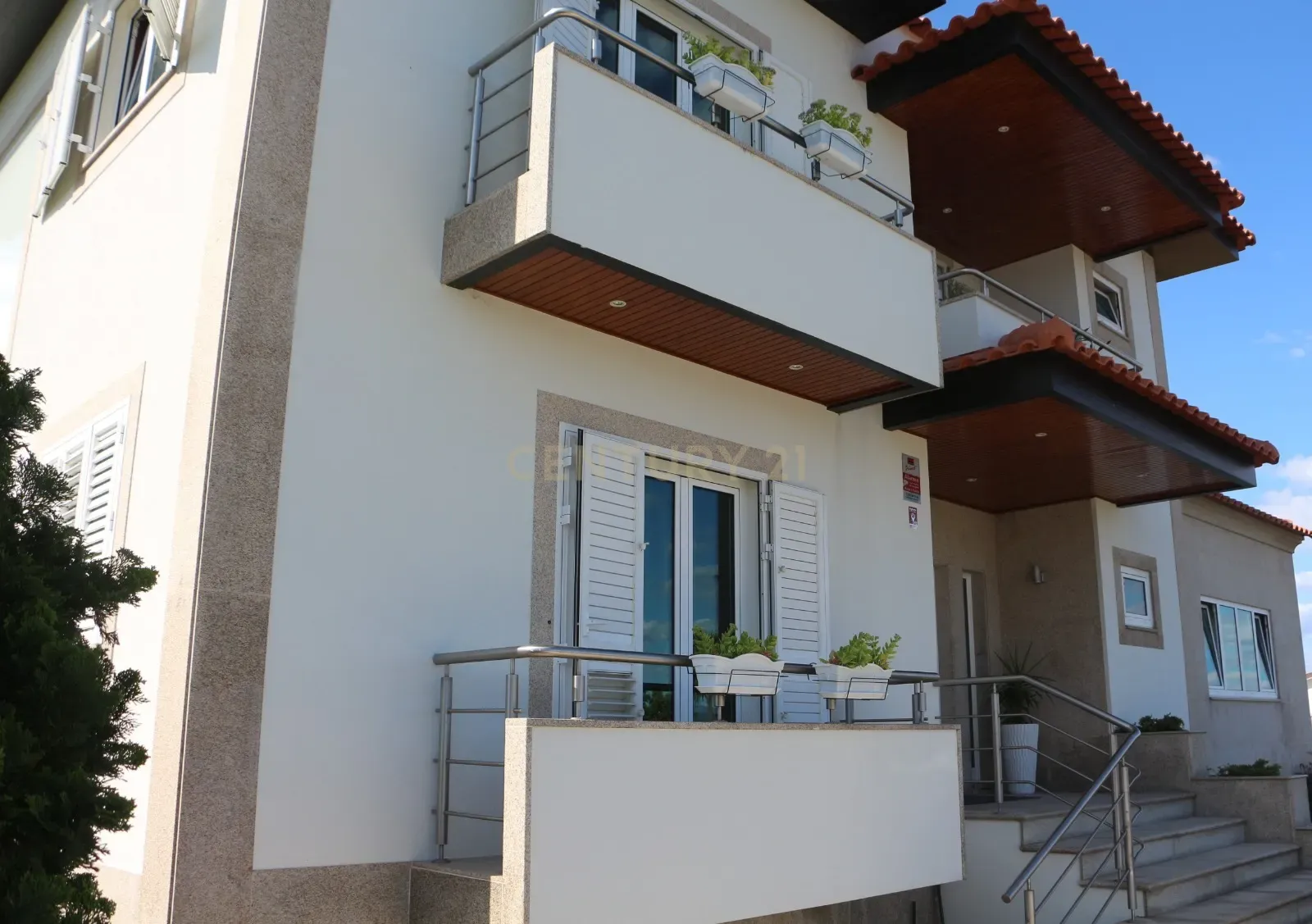 Moradia T5 em Casais Novos, Penafiel- Onde os sonhos em família ganham vida - Image 2