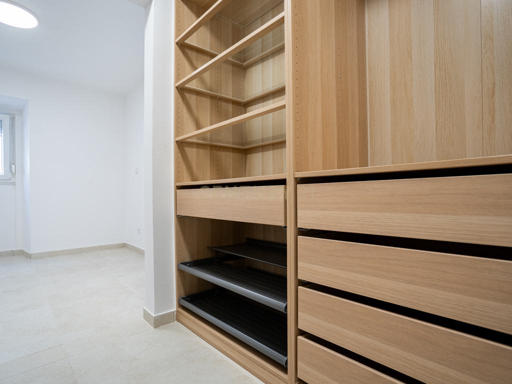 Apartamento T2 RC, Rua do Mato Grosso, Santa Engrácia, São Vicente - Image 15