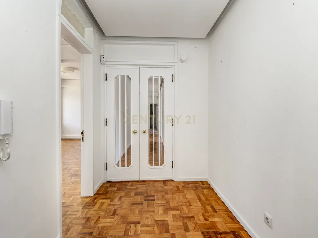 Escritório em zona de prestígio com 210 m² a 30 metros da Avenida da Liberdade! - Image 6