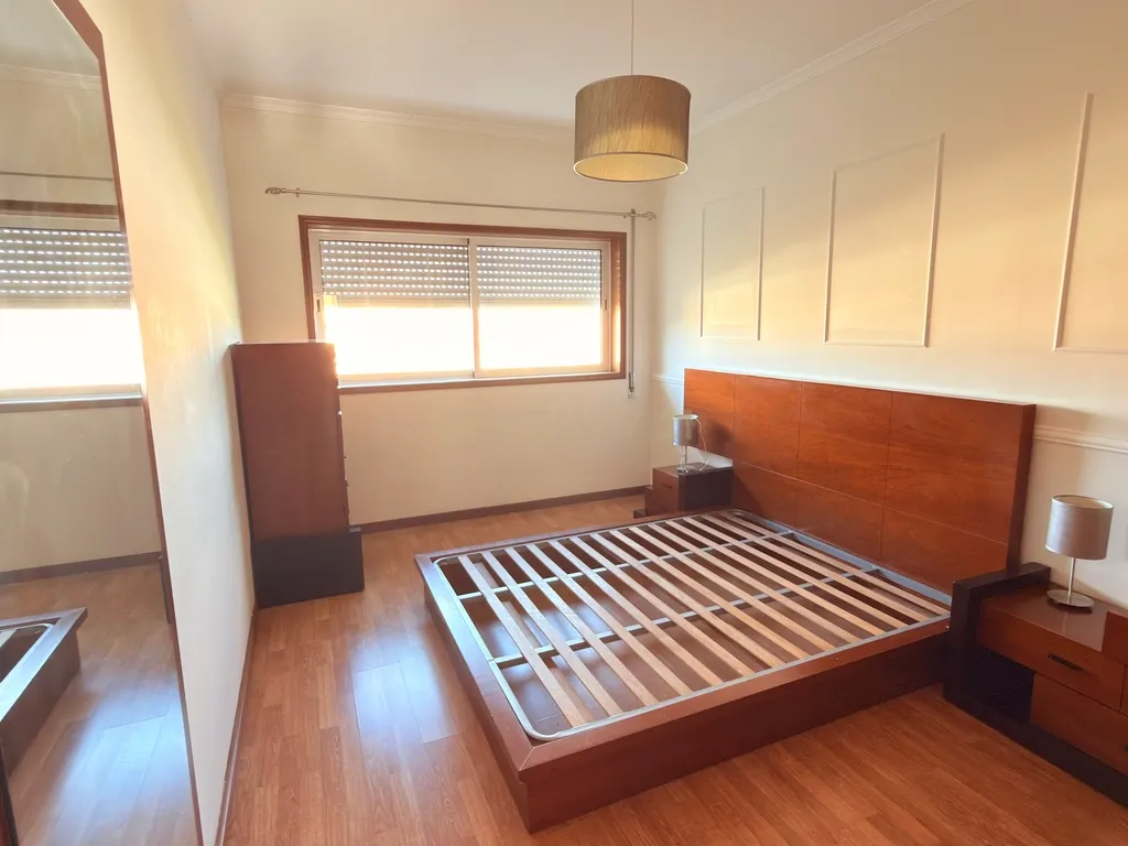 Apartamento T3 em Lousada com Garagem e Varandas - Image 7