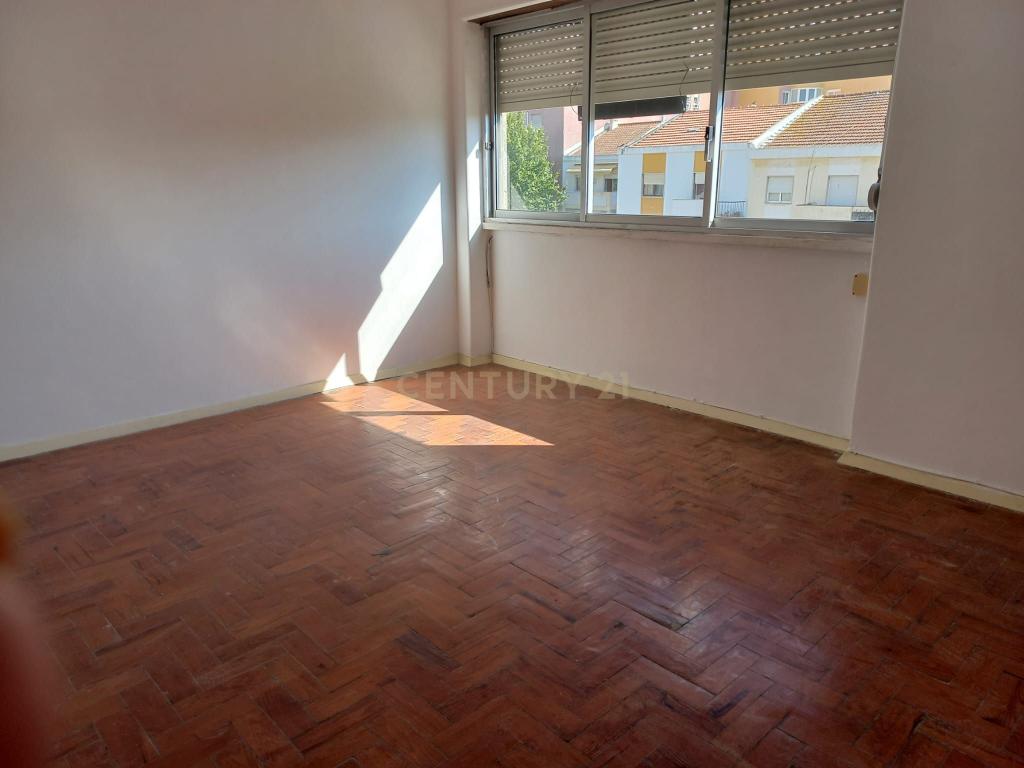 T2 em Alto do Seixalinho, Barreiro - Image 13