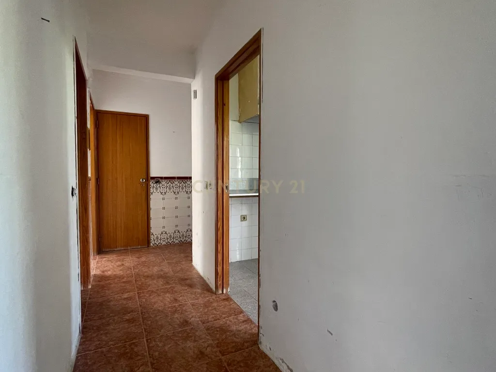 Apartamento T2 para Reabilitar, em São Sebastião, em Setúbal - Image 14