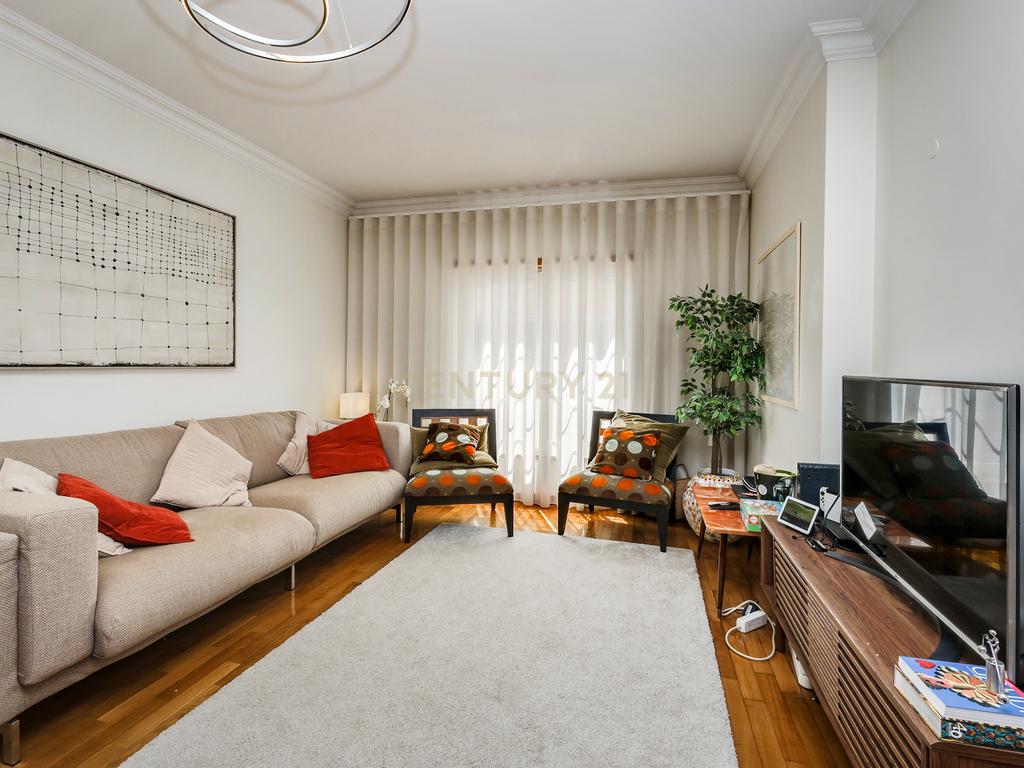 Apartamento T2 para Arrendamento | Urbanização do Neudel, Amadora - Image 4