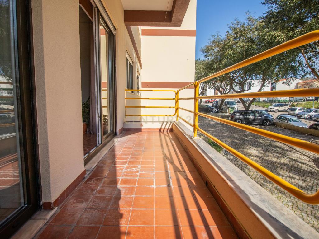 Apartamento T2 com varanda e elevador na Figueira da Foz - Image 22