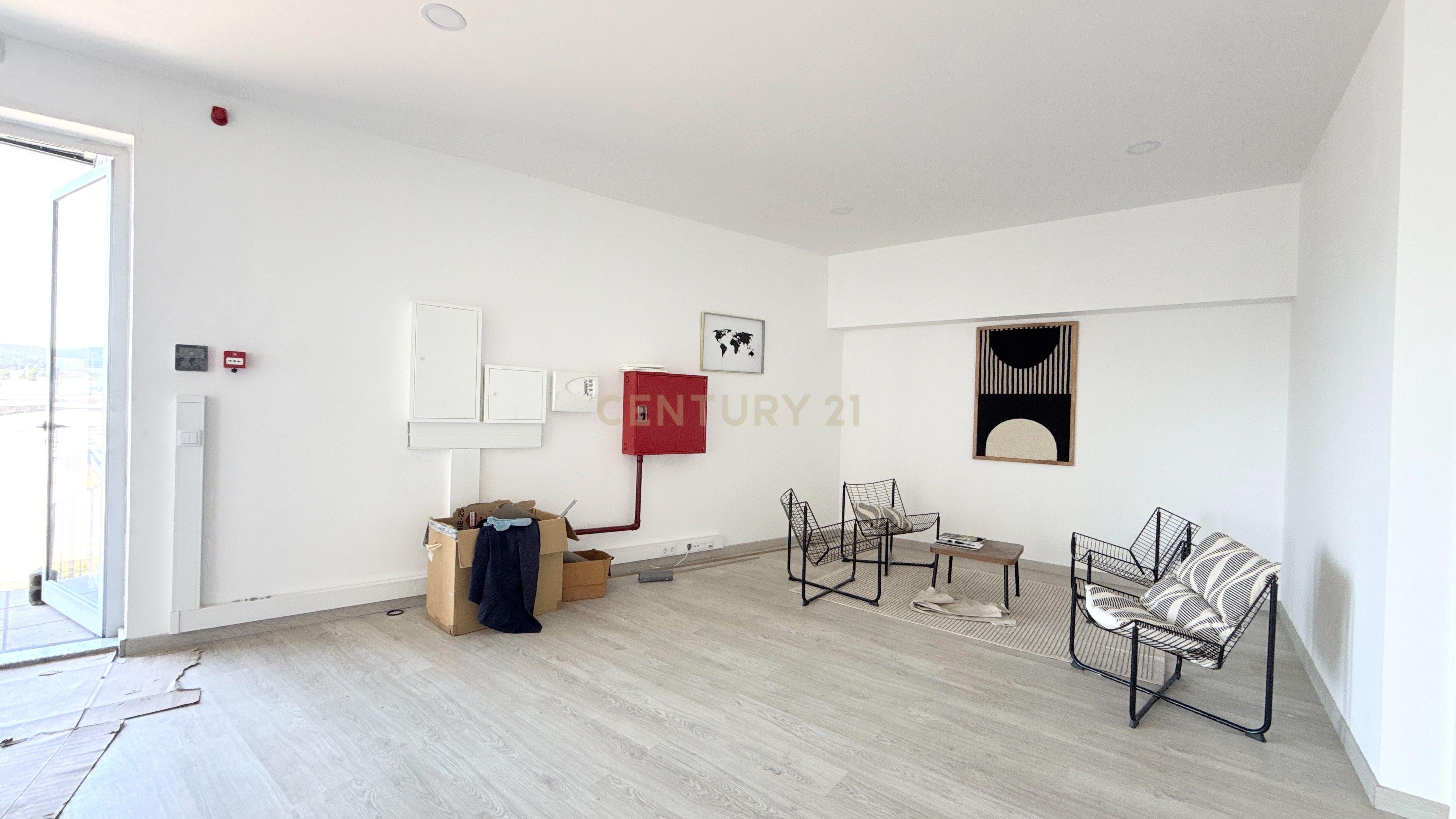Fotografia 11 de ARMAZÉM INDUSTRIAL | SANTO TIRSO | INVESTIMENTO / LOGÍSTICA / COMÉRCIO E INDÚSTRIA