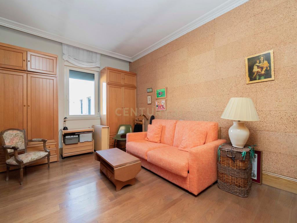 Luxuoso Apartamento T5 com Vista Panorâmica em Madrid - Image 20