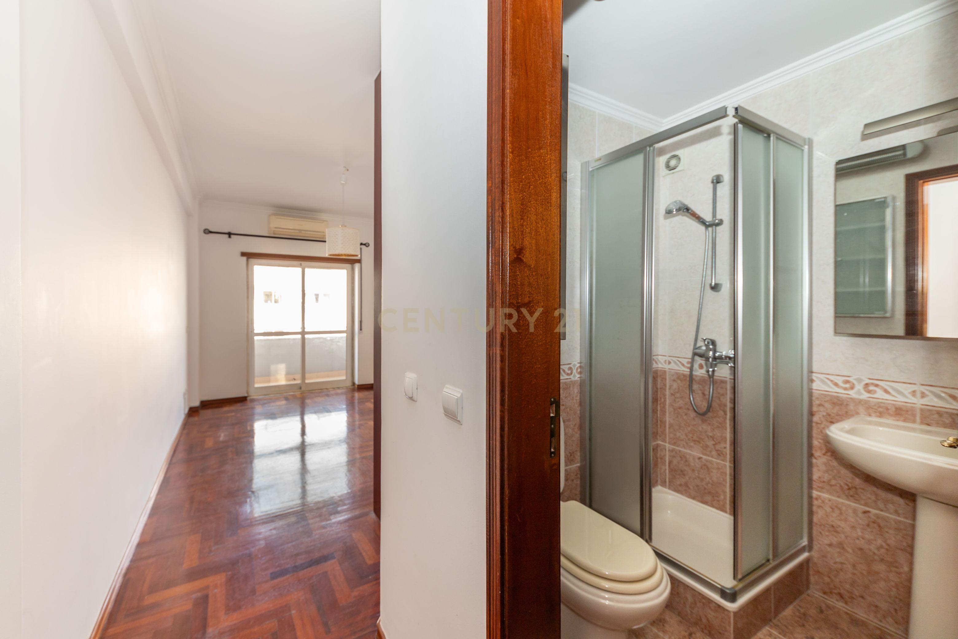 Apartamento T3 para arrendamento – Quinta da Marialva, Corroios - Image 20