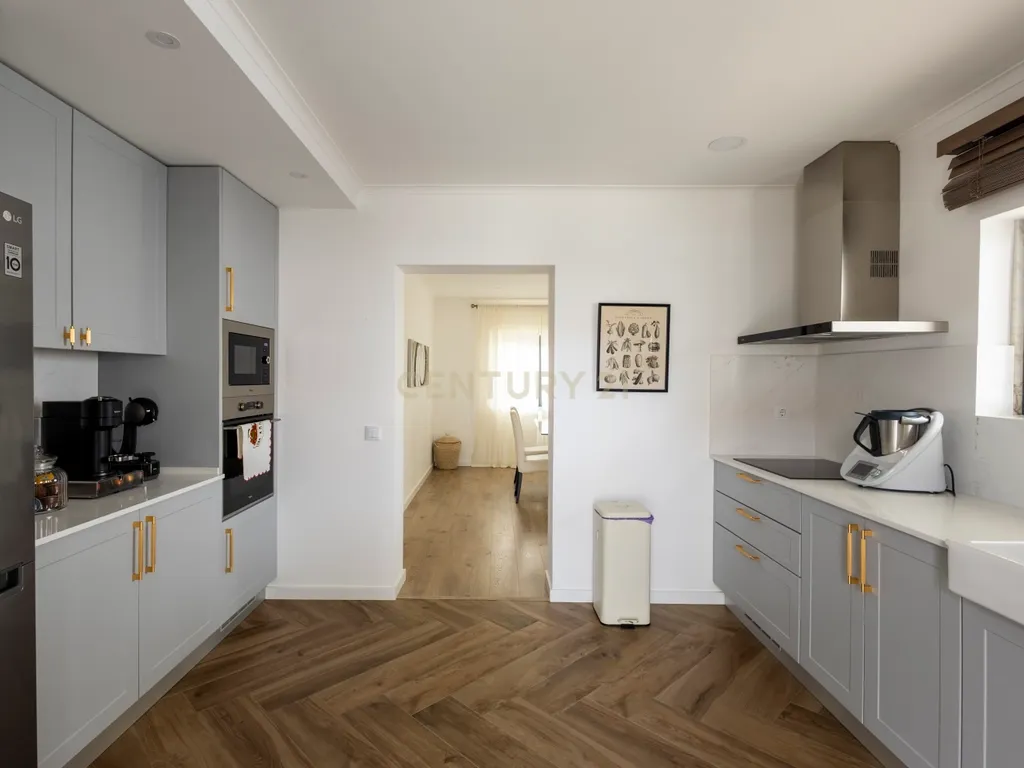 Moradia de Sonho na Charneca da Caparica – Elegância, Conforto e Localização Privilegiada - Image 7