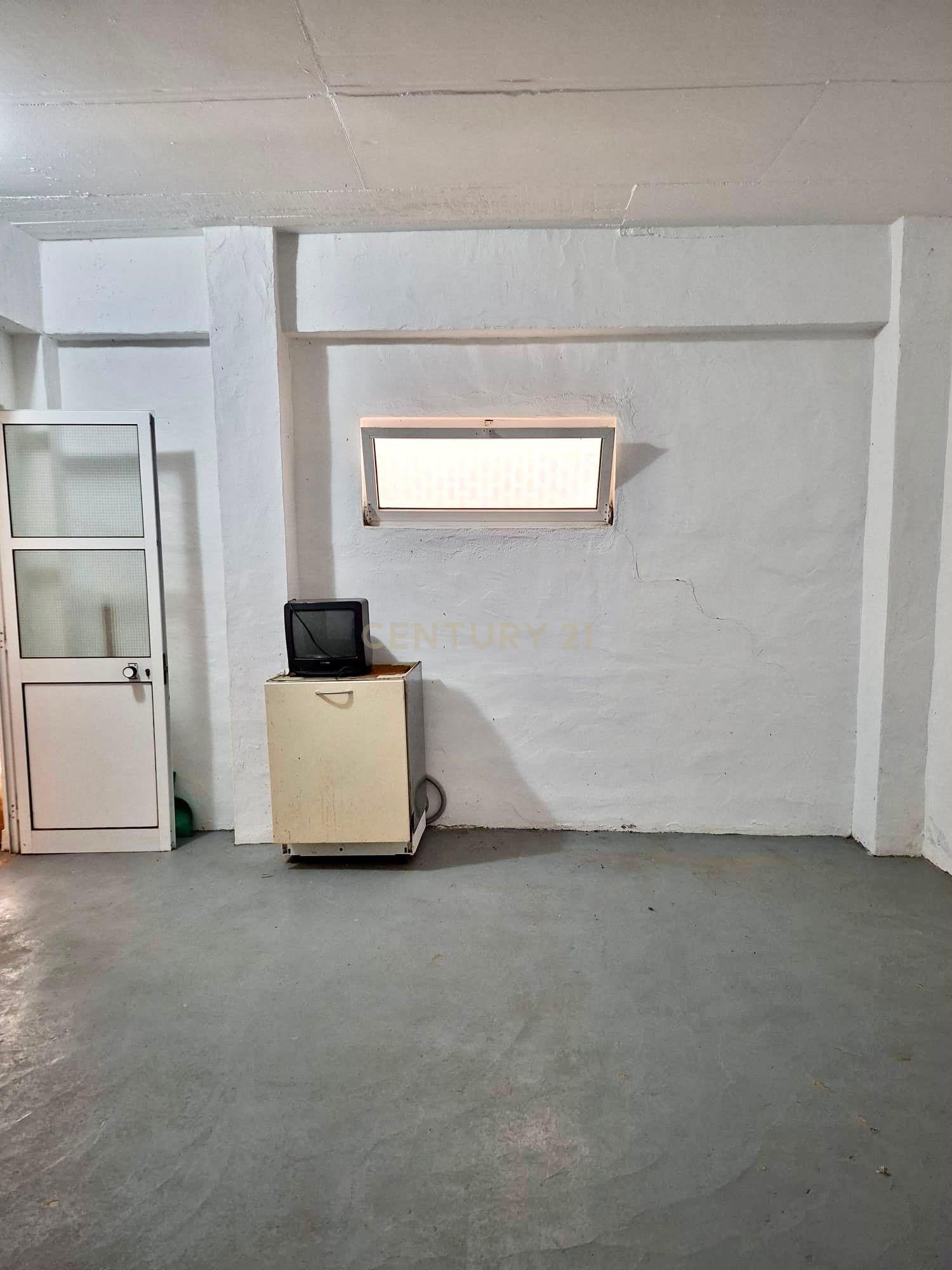 Fotografia 7 de Arrecadação Multifuncional com 17 m² e Luz Natural – Condomínio Quintão Velho, Portimão