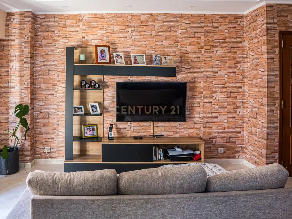 Apartamento T3 com Suíte, 3 Varandas e Arrecadação de 14 m² | Avenida 25 de Abril, Ramada - Image 9