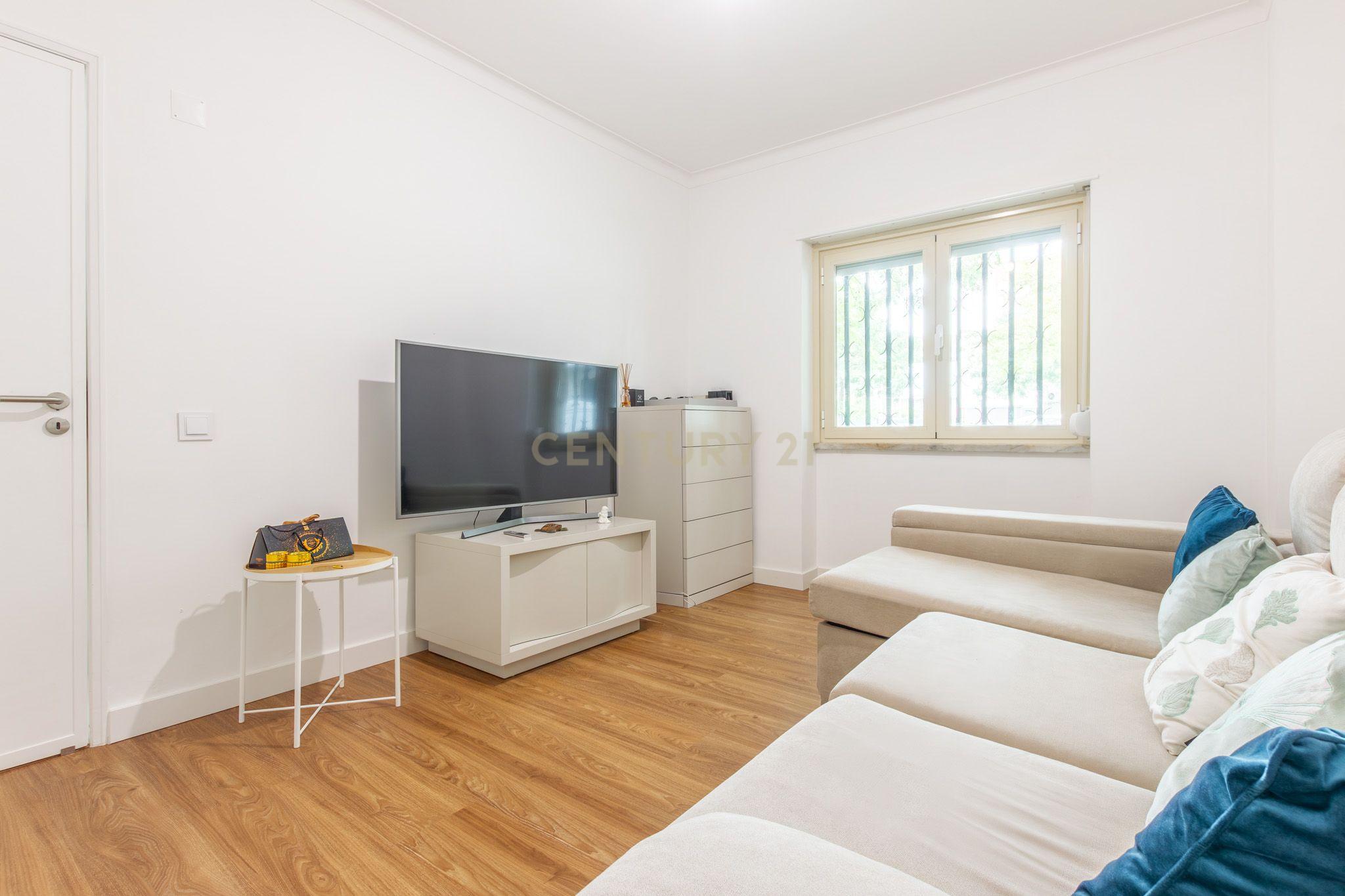 Fotografia 11 de Apartamento originalmente T3, convertido em T2 (mas facilmente reversível em T3), localizado em Corroios, próximo de transportes, escolas e todo o tipo de serviços.