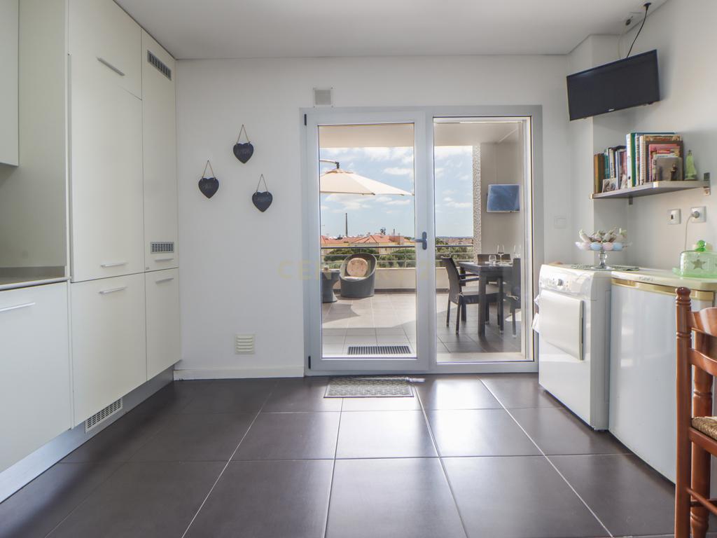 Apartamento duplex T2+2 com terraços - Image 14