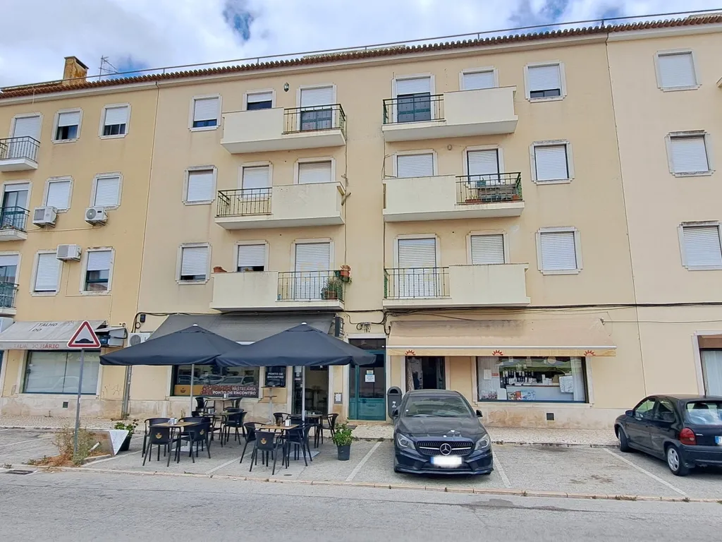 Apartamento T3 e arrecadação com 131m² na Moita - Image 1