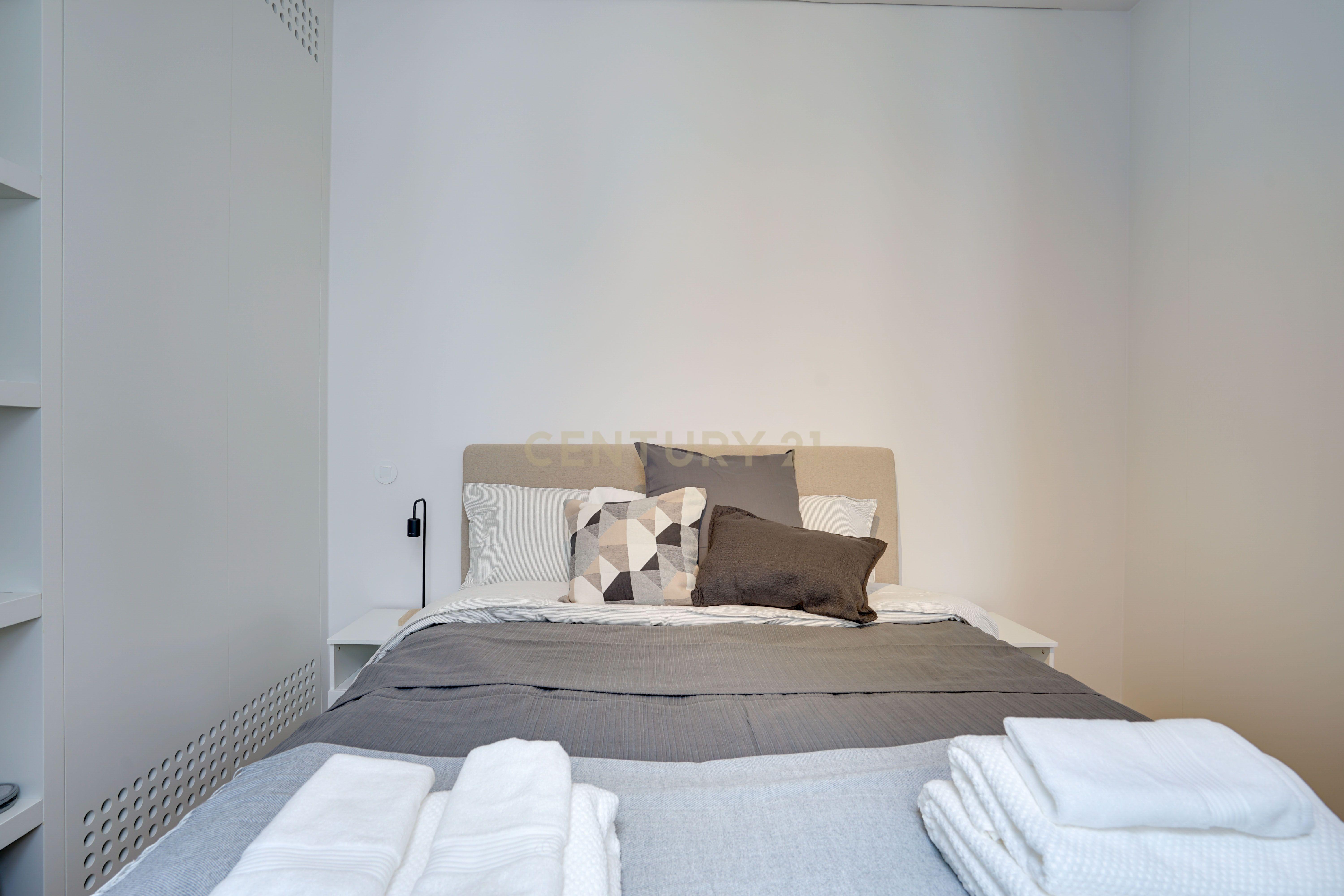 Luxuoso T1 em Lisboa com Vista e Acabamentos Modernos - Image 13