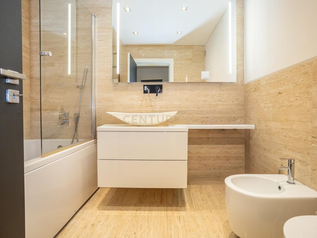 Apartamento de luxo com 5 assoalhadas, 2 garagens e parqueamento - Image 28