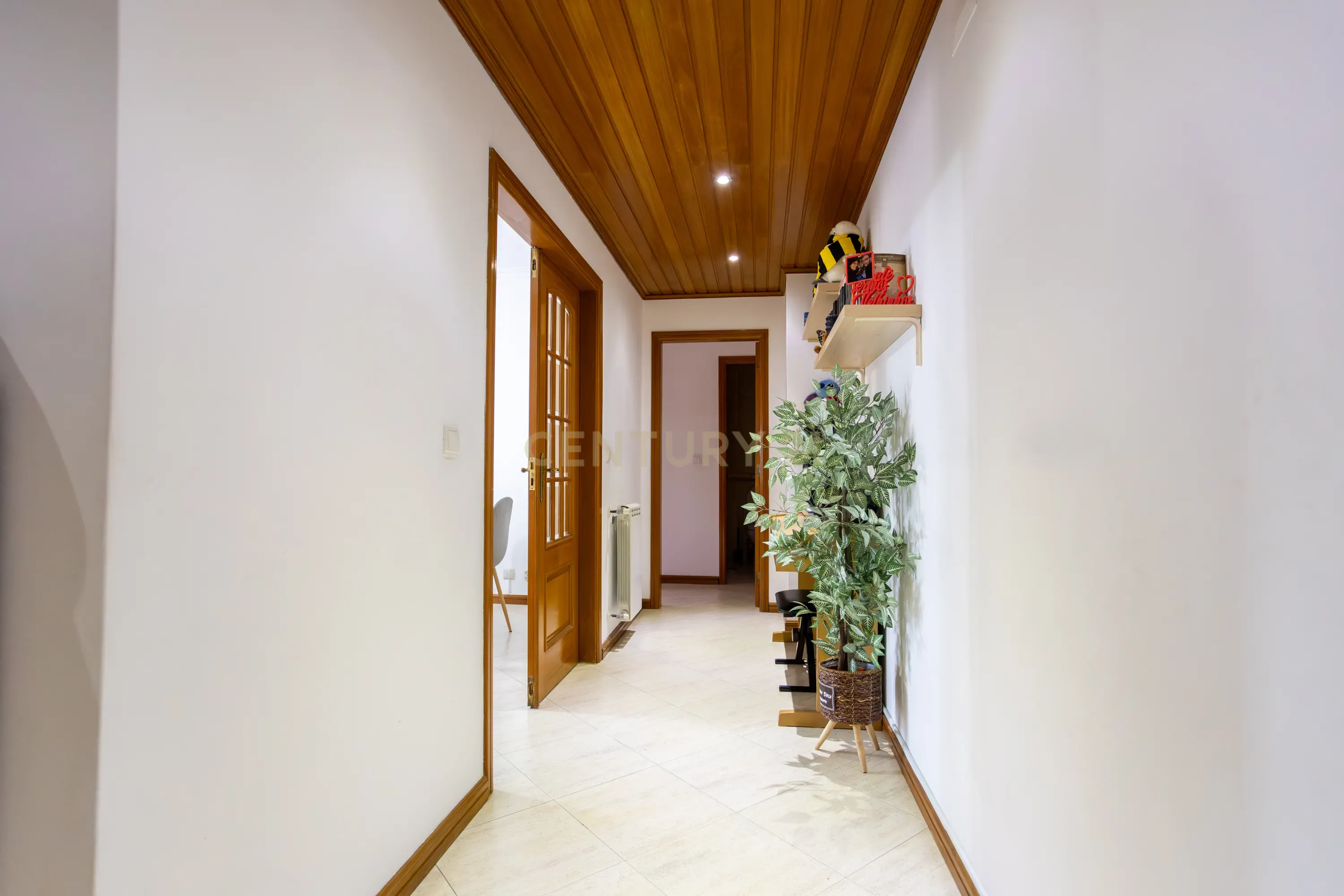 Fotografia 6 de T2 com 2 casas de banho e ampla varanda