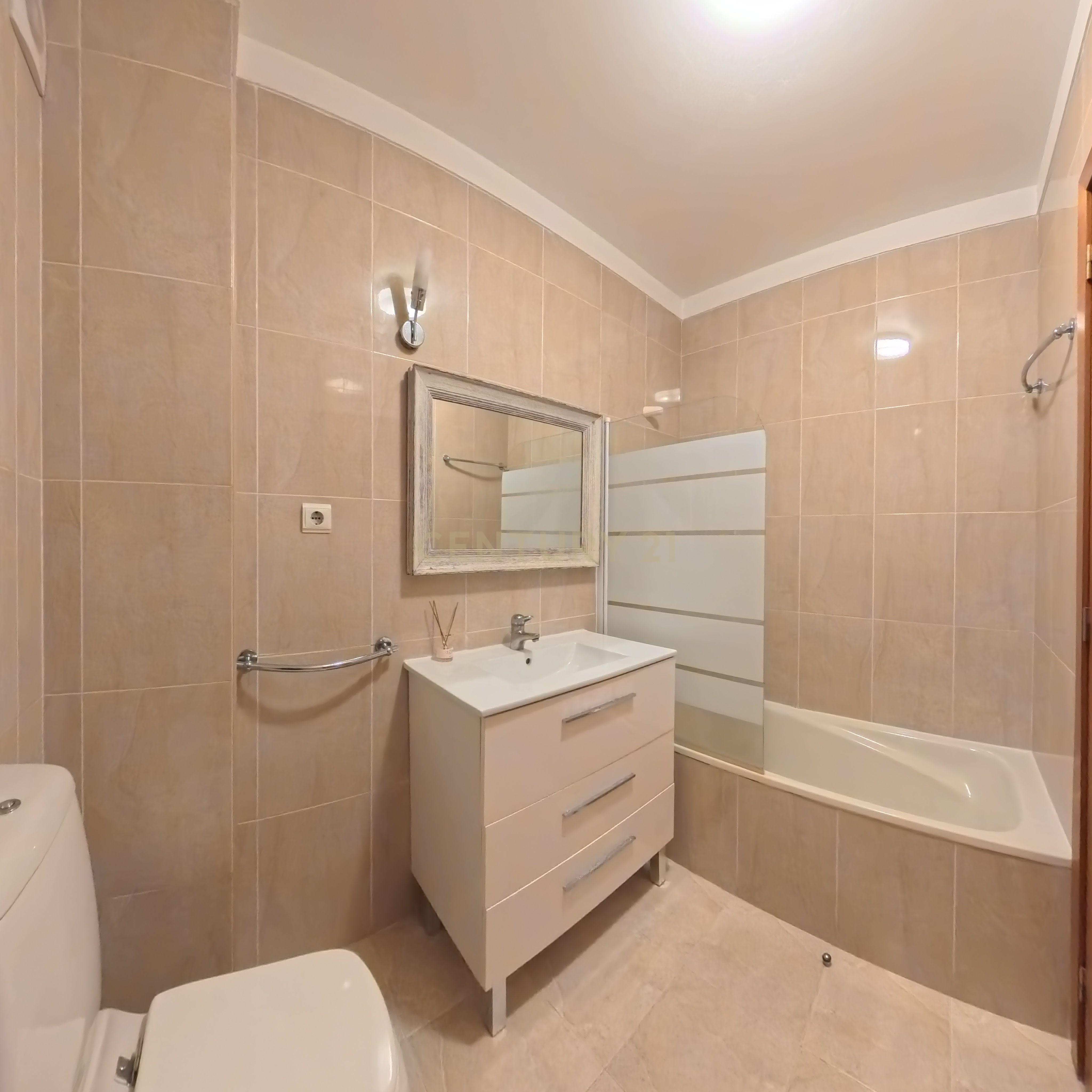 Fotografia 5 de Apartamento T2 com Piscina,  junto ao Hospital da Luz