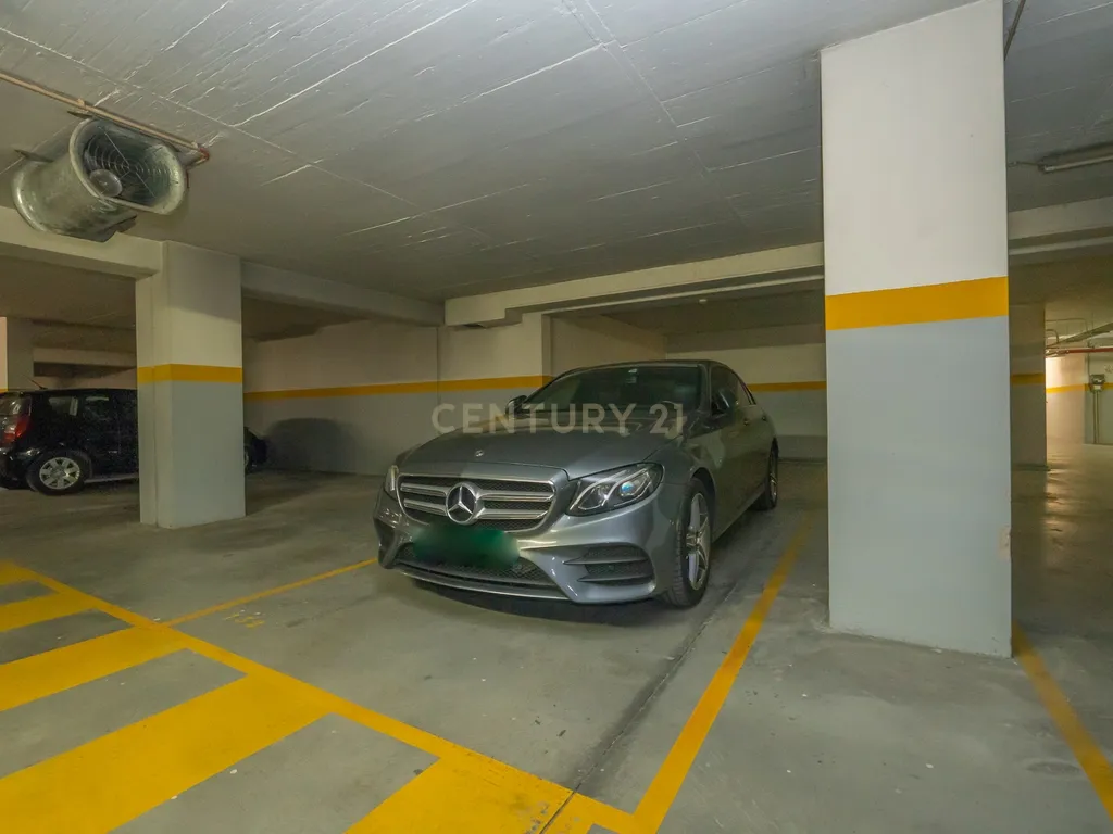 Apartamento T3 com Duas Varandas e Dois Lugares de Estacionamento, na Vila Serena, Pinhal Novo - Image 43