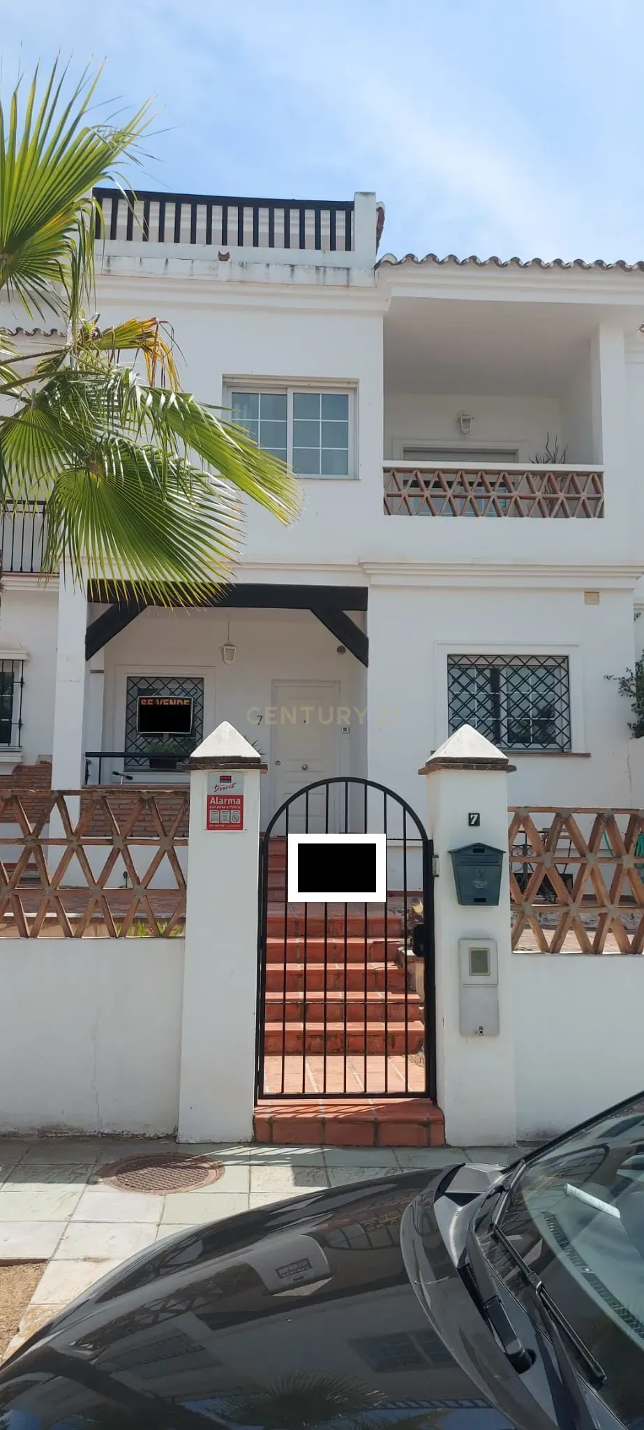 Casa Térrea em Málaga com Jardim e Piscina em Comunidade Fechada - Image 2