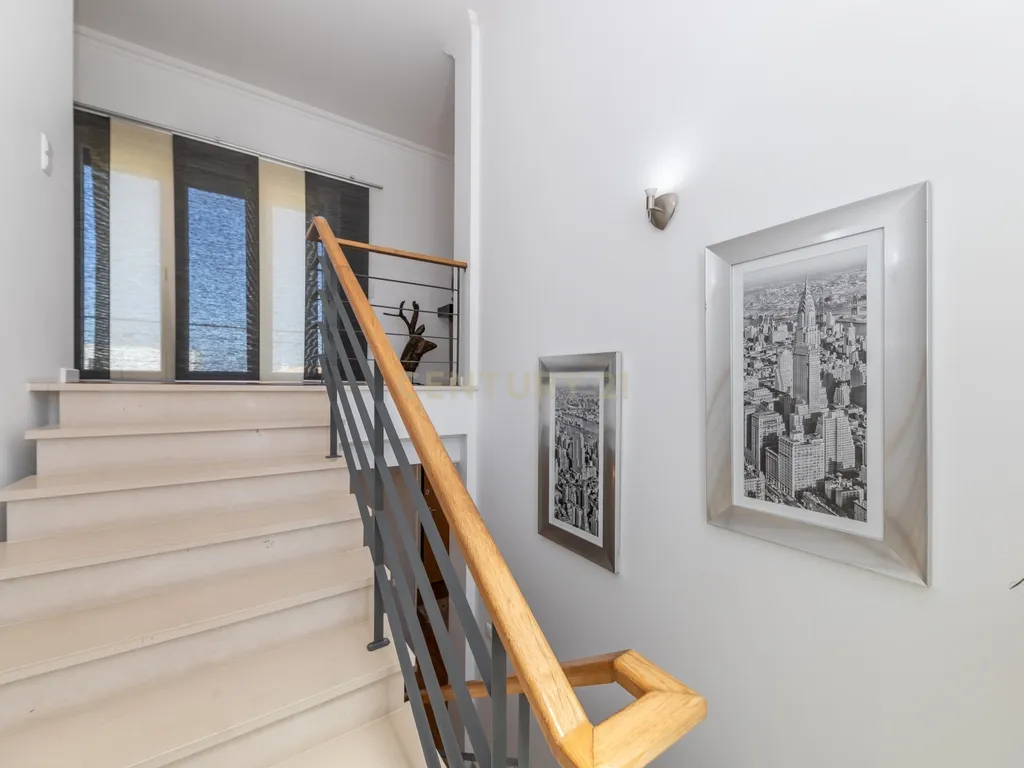 🌳 Moradia T4 Isolada com Jardim e Terraço na Quinta da Serralheira 🌞 - Image 48