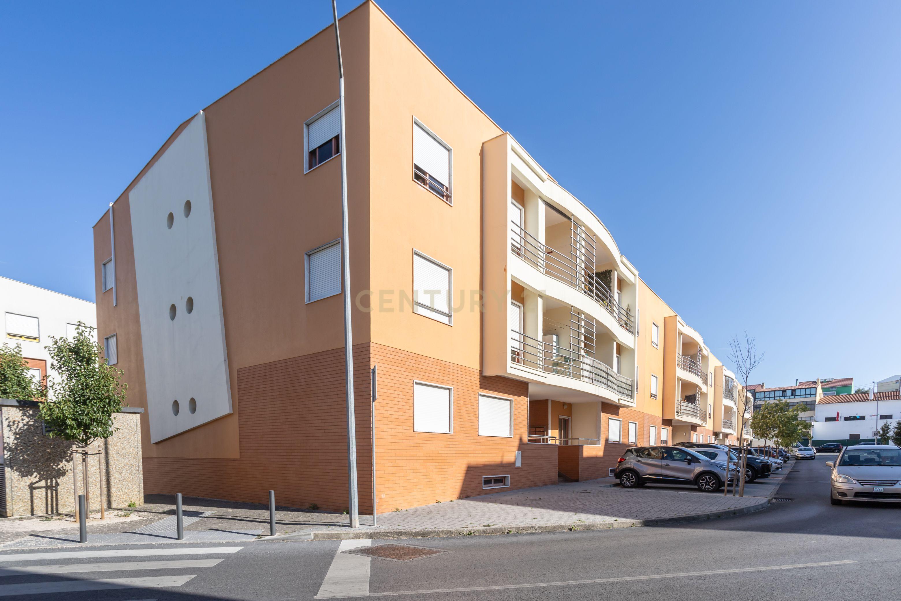 Fotografia 10 de Apartamento T1 em Camarate, Loures