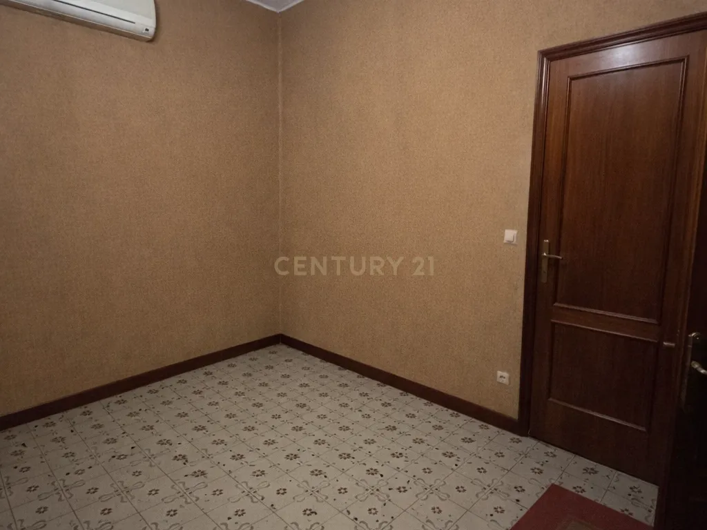 Edifício exclusivo com grande potencial numa das melhores zonas de Trujillo - Image 32