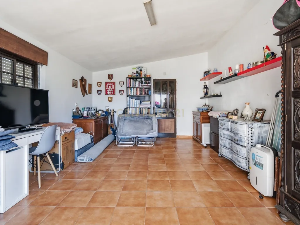 Moradia Isolada com Piscina em Lote de 908 m² | Sala Ampla | Jardim e Vista Desafogada -Mafra - Image 56