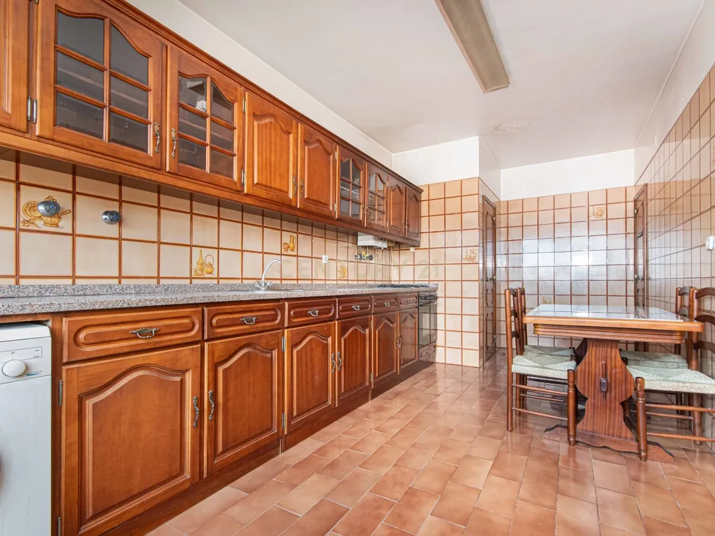 Apartamento T3 com mais de 100m² em Odivelas - Image 18