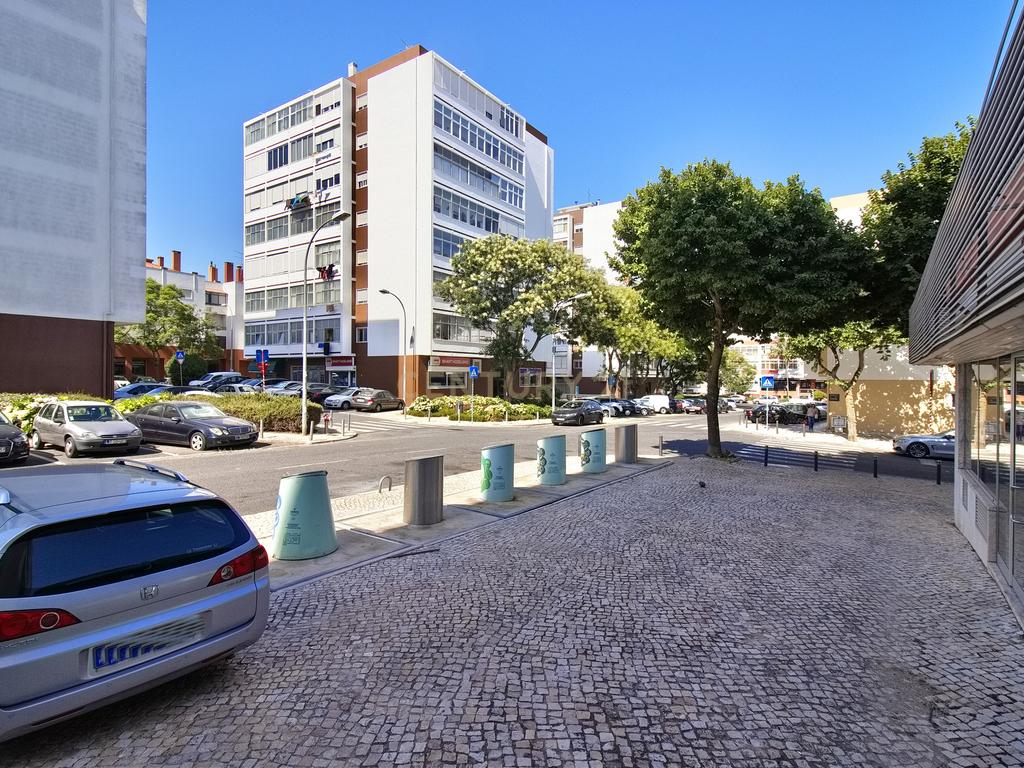 Apartamento T3 com 2 casas de banho em Barcarena – Pronto a habitar - Image 1