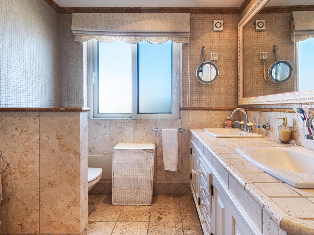 Moradia T5 com Piscina e Jardim em Lagoa, Faro - Image 25