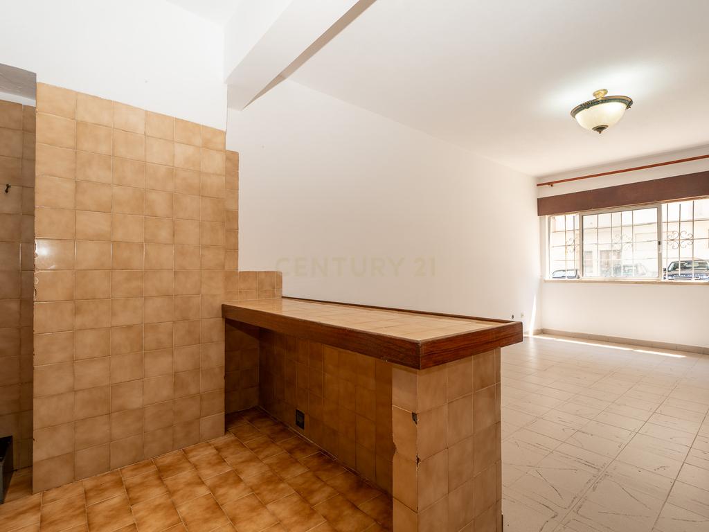 Apartamento T1 com potencial para T2 na Rinchoa – Conforto e Tranquilidade! - Image 4