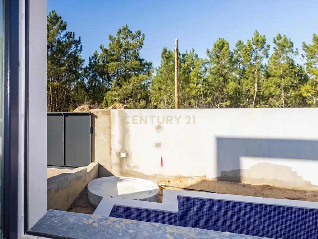 Carisma e boas áreas na sua Moradia Nova T4 Suites!!! no Pinhal do General - Image 48