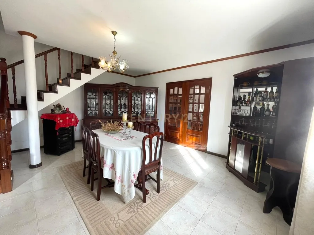Exclusiva Moradia T4 Inserida em Lote de 753,5 m² nos Arrifes - Image 22