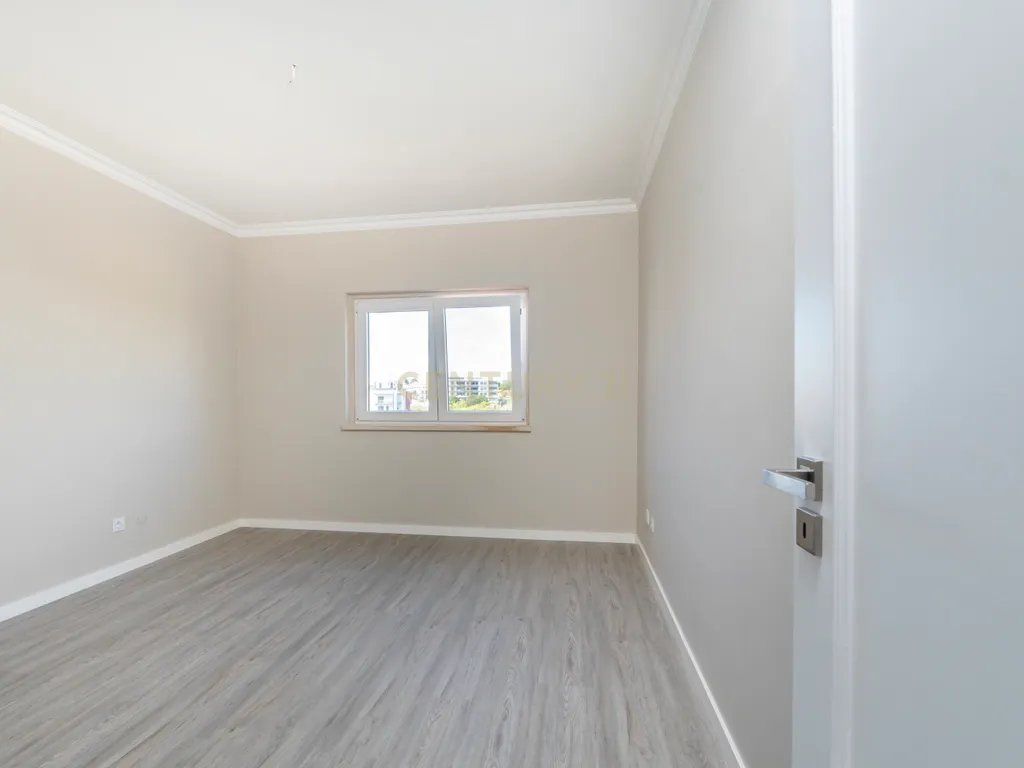Apartamento Remodelado com Vista Mar na Ericeira, lugar de parqueamento - Image 25