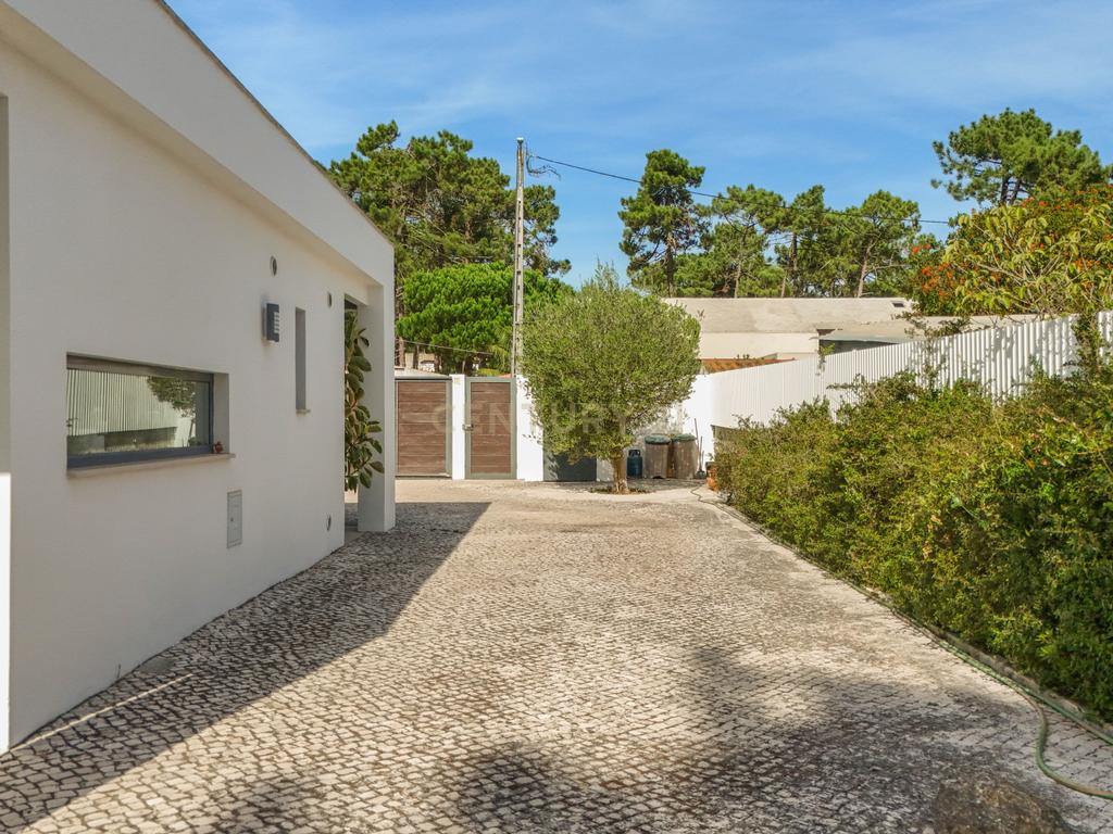 Moradia Isolada T4 291m2 em Lote de 1050 m2 em Mucifal, Colares, Sintra - Image 8
